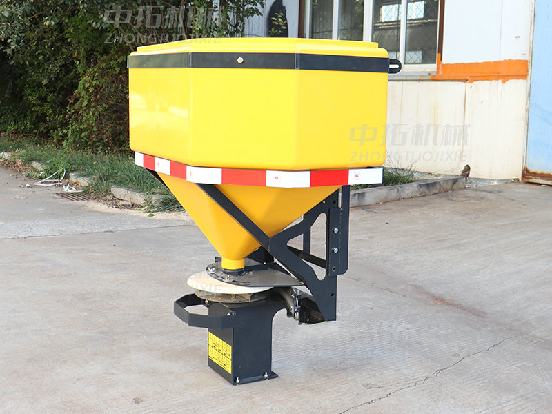 小型車載撒布機 (4).JPG